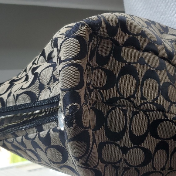 Coach signature shoulder bag black. - Picture 9 of 12